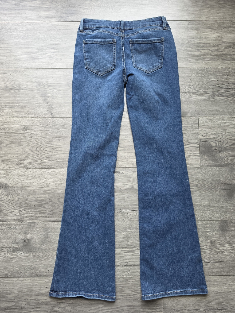 Classic Mid-Blue Women's Stretch Jeans - Picture 7 of 8